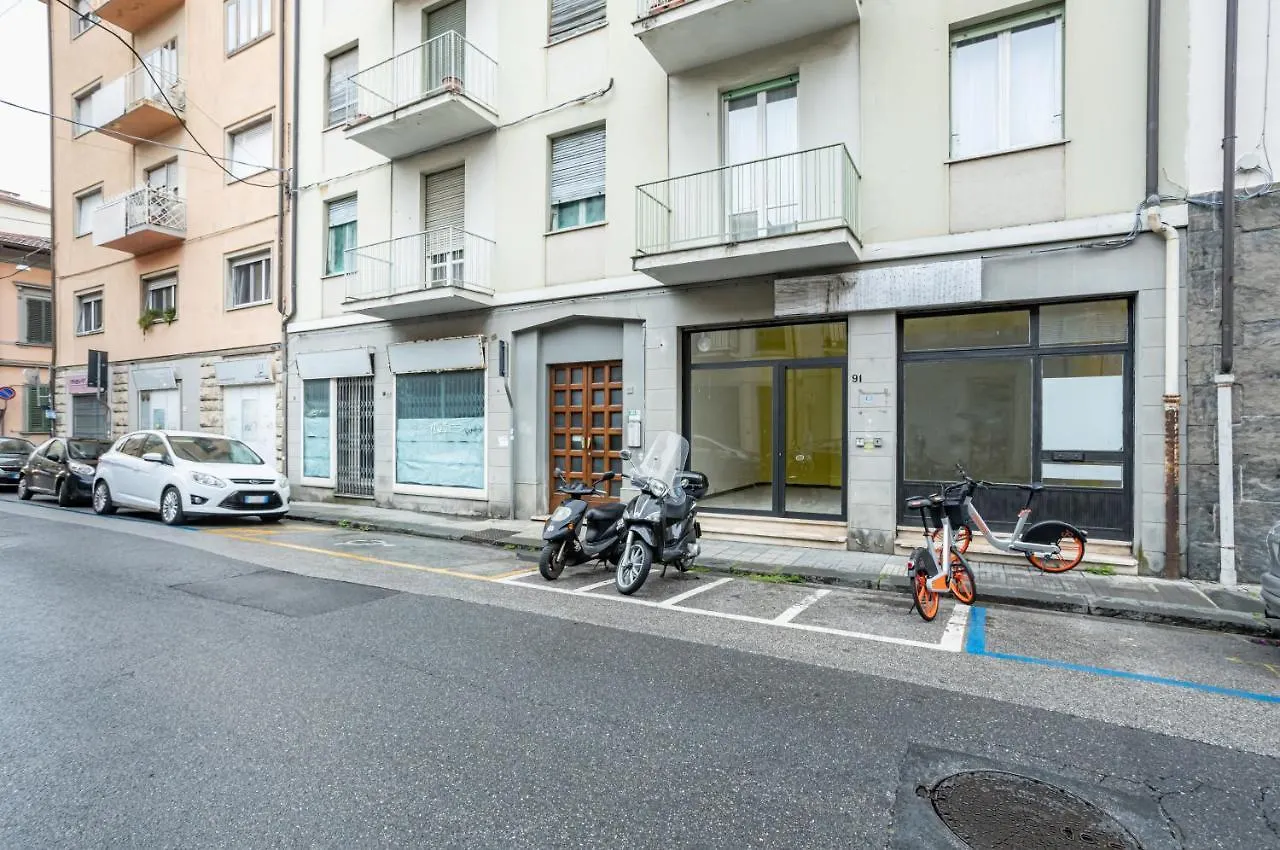 Yellowsunny Apartment With Two Balconies Pisa