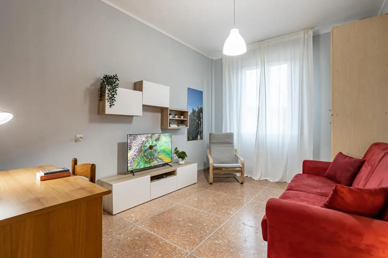 Yellowsunny Apartment With Two Balconies Pisa