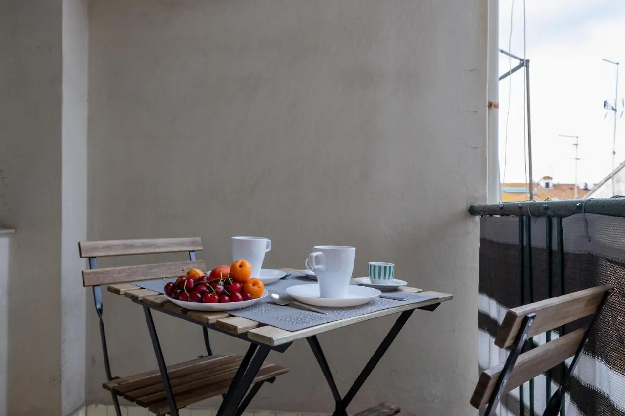 Yellowsunny Apartment With Two Balconies Pisa